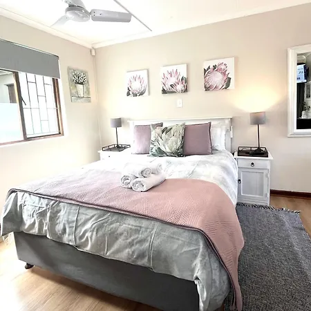 Dolphin Circle Bed And Breakfast-2